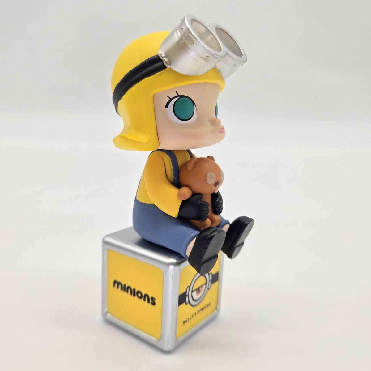 POP MART POP MART Minions Molly Blister Pack LE Signed by Kenny Wong STS 2019 Molly Minions Molly Kenny Wong Signed Limited Edition GREI Certificate GRA000109286330