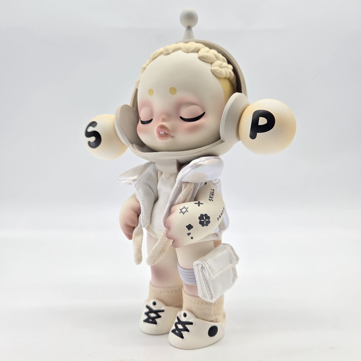 POP MART SKULLPANDA OOTD Light Chaser Limited Edition Figure SKULLPANDA OOTD Light Chaser Xiong Miao Limited Edition GREI Certificate GRA000104853145