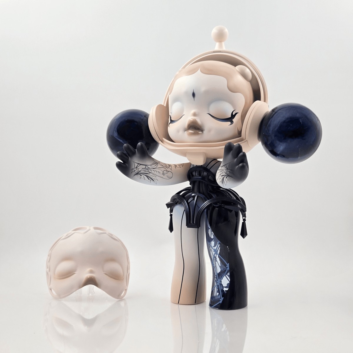 MEGA α SKULLPANDA 400% Guo Pei Alternate Universe Signed by Xiong Miao